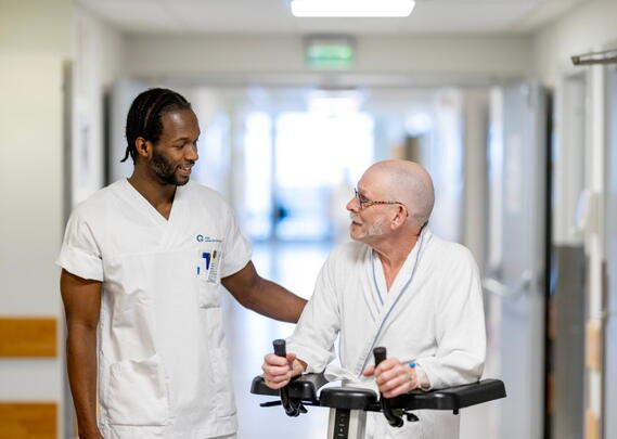 Sykepleier og pasient