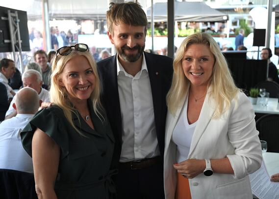 Helseministeren, NSF-lederen og Unio-nestlederen.