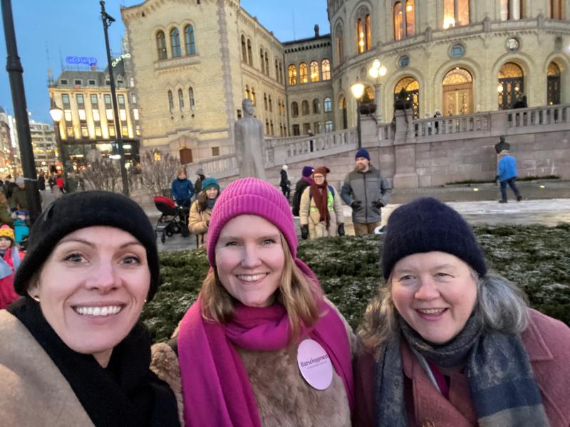 Malin Myklebust, Jordmorforbundet NSF. Aïda Leisrad Thommassen, Leder i Barselopprøret. Siri von Krogh, Den norske jordmorforening